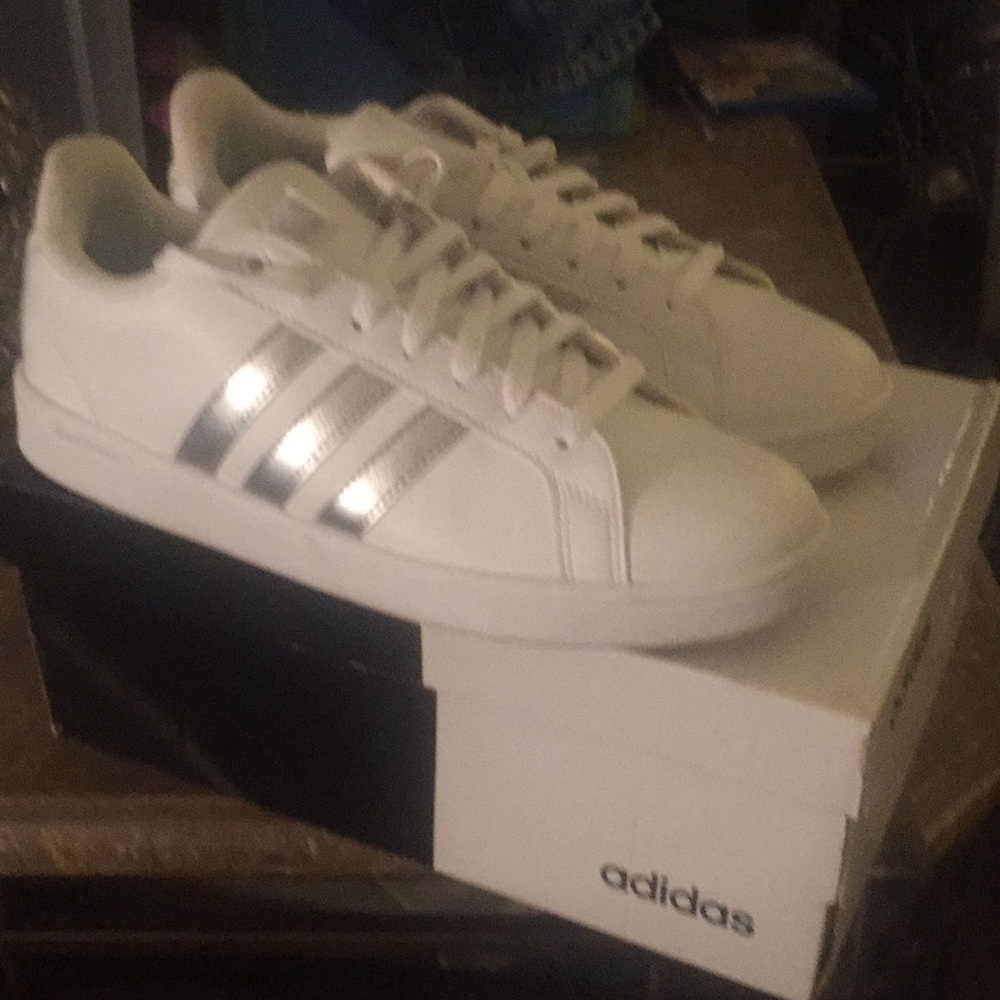 Adidas Sneakers size 10 new, worn once